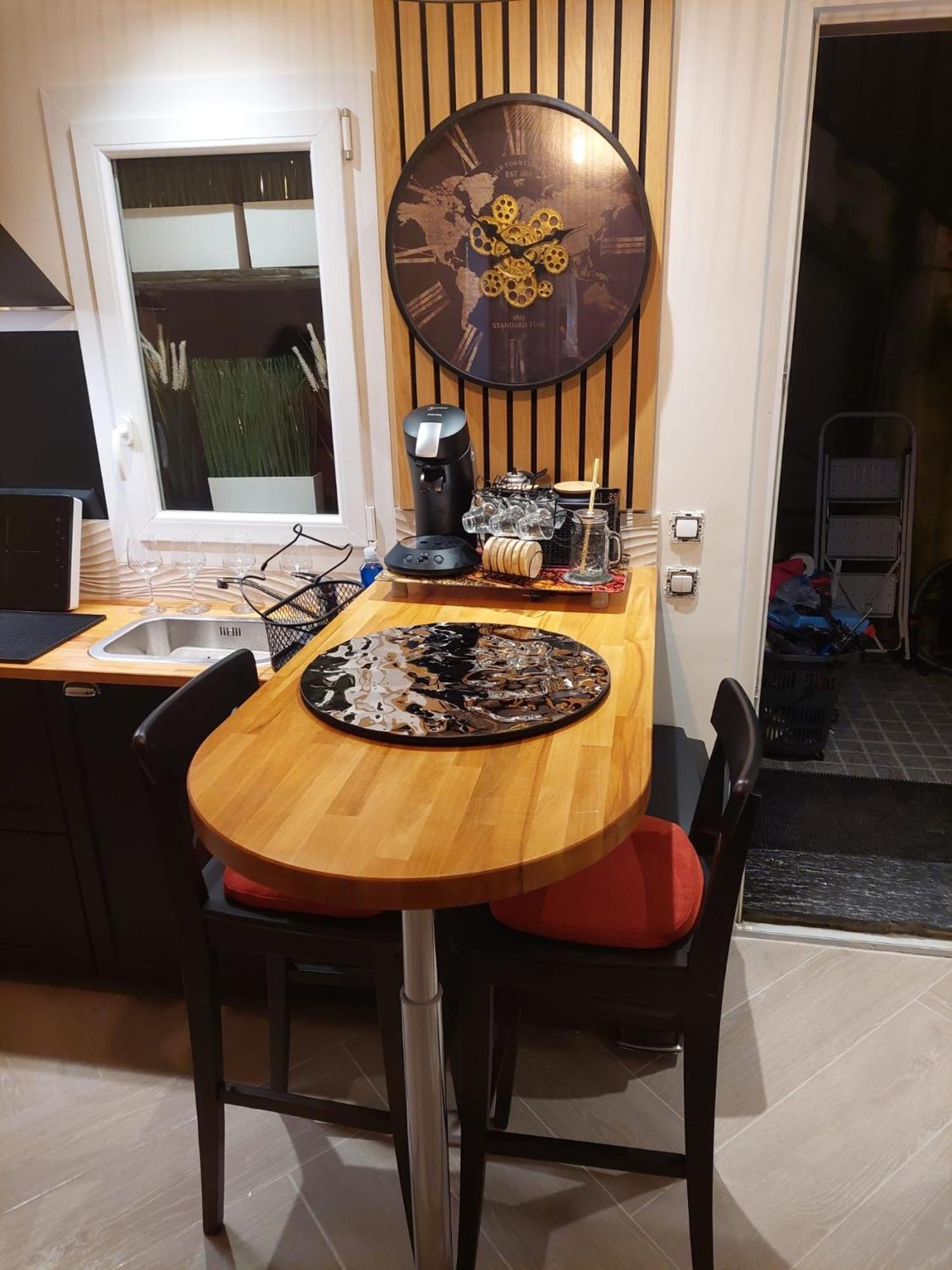 Paris-Julesverne-Bienvenue-Terrasse-Netflix Пантен Екстериор снимка