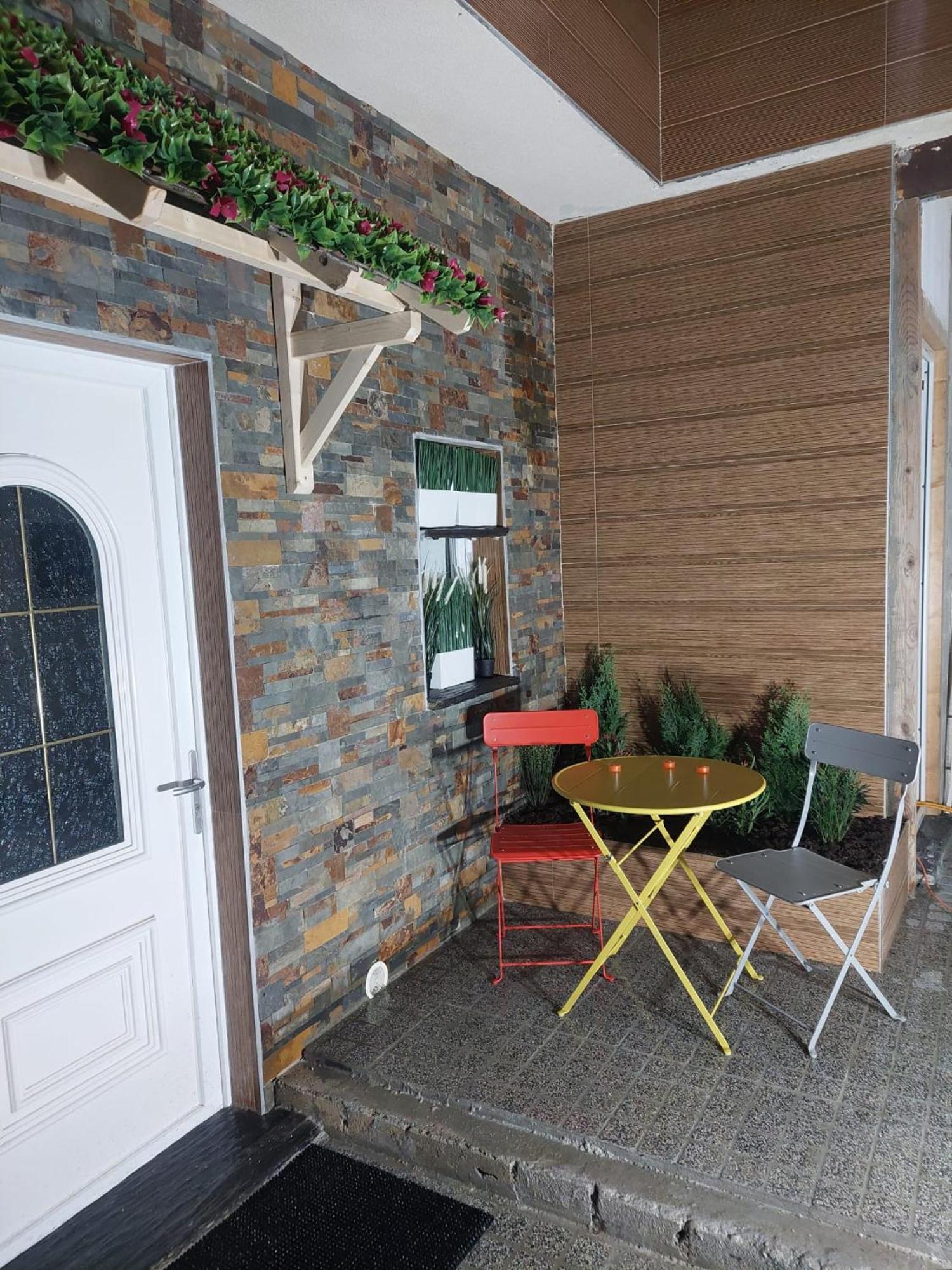 Paris-Julesverne-Bienvenue-Terrasse-Netflix Пантен Екстериор снимка