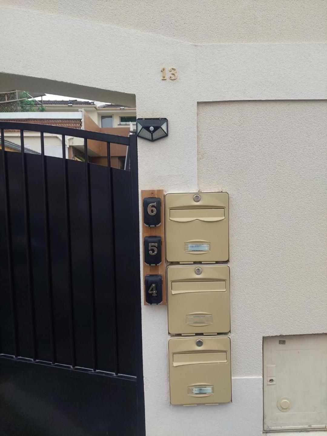 Paris-Julesverne-Bienvenue-Terrasse-Netflix Пантен Екстериор снимка